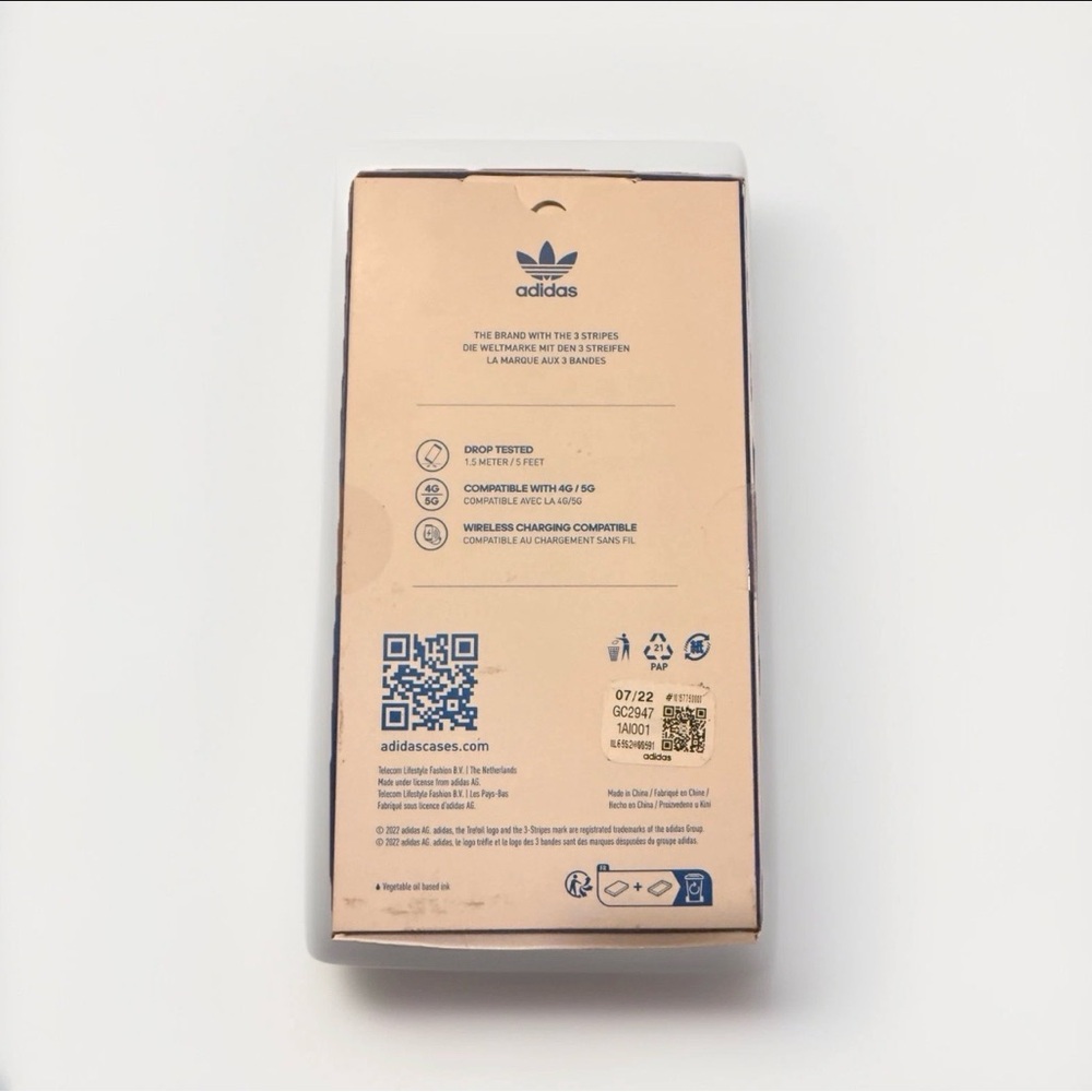 Adidas 3-Stripes Snap Case Pink / White  Apple iPhone 14 Pro Max - Picture 2 of 2